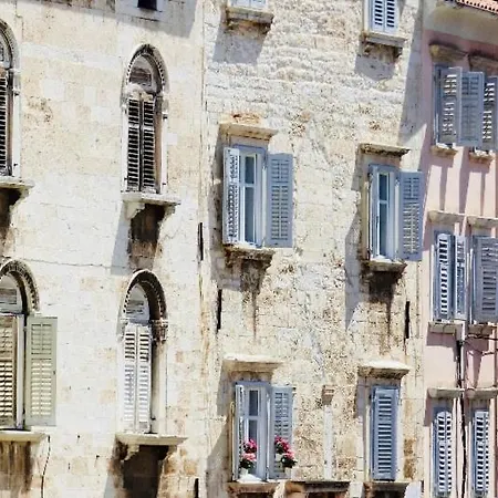 Daire In The Center & & Quiet Pula