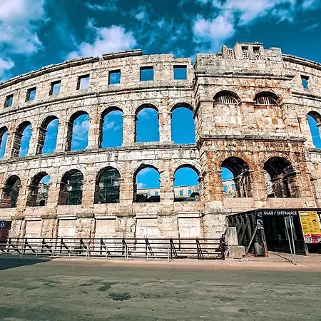 In The Center & & Quiet Daire *