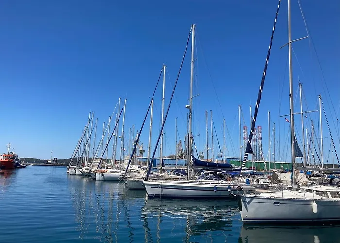 In The Center & & Quiet Lägenhet Pula