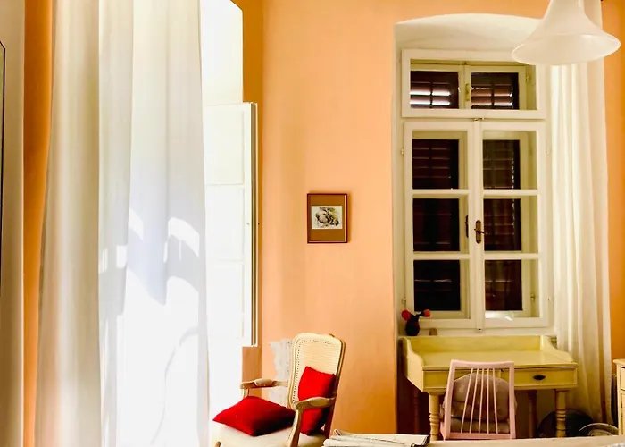 In The Center & & Quiet Póla